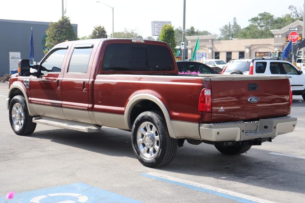 Ford Super Duty F-250 SRW Vehicle Full-screen Gallery Image 06