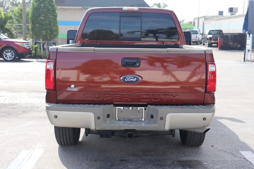 Ford Super Duty F-250 SRW Vehicle Full-screen Gallery Image 07