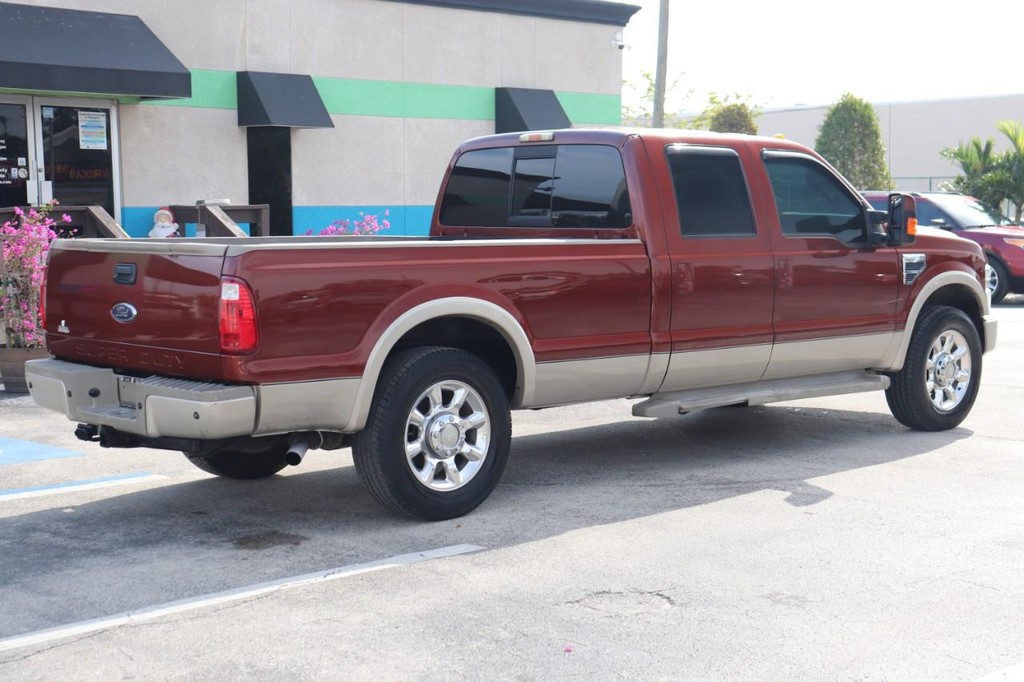 Ford Super Duty F-250 SRW Vehicle Full-screen Gallery Image 08