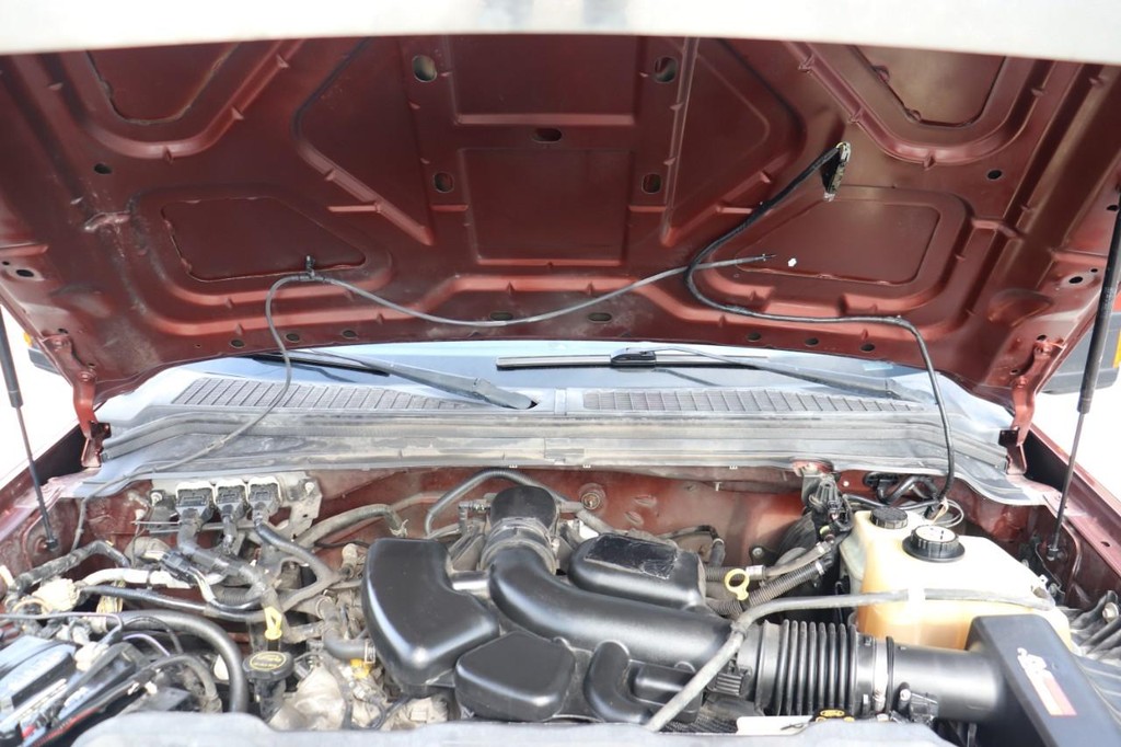 Ford Super Duty F-250 SRW Vehicle Full-screen Gallery Image 10