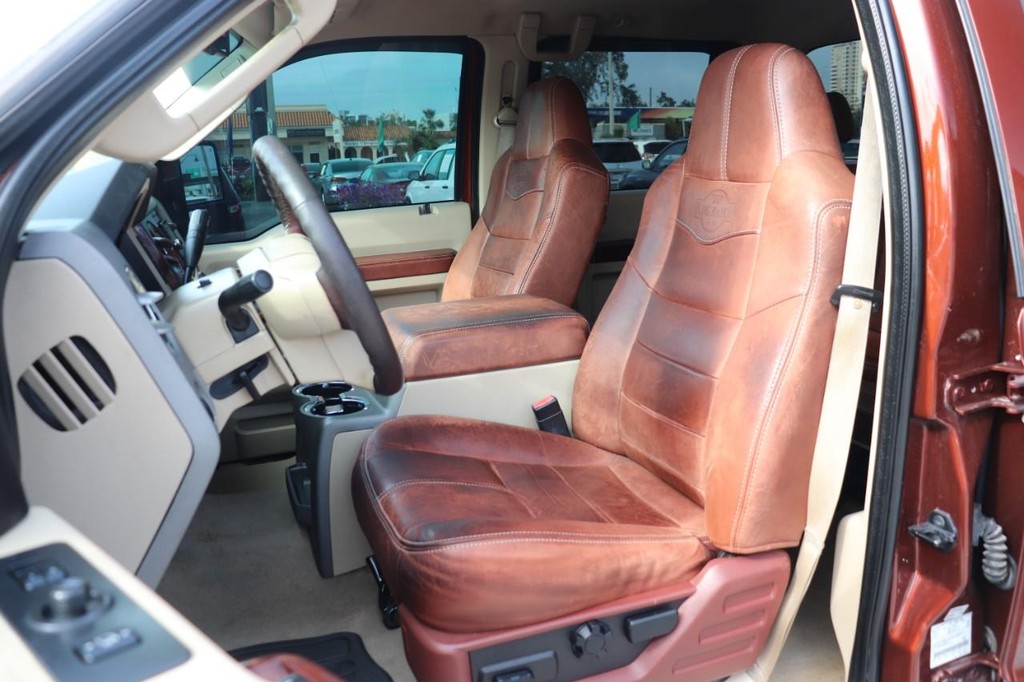Ford Super Duty F-250 SRW Vehicle Full-screen Gallery Image 13