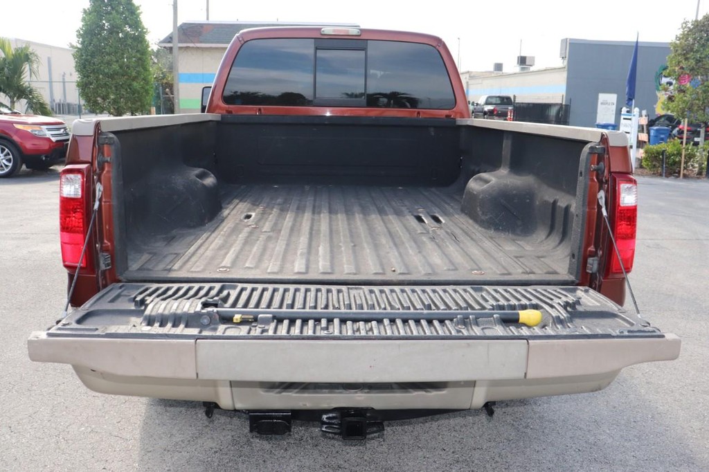 Ford Super Duty F-250 SRW Vehicle Full-screen Gallery Image 17