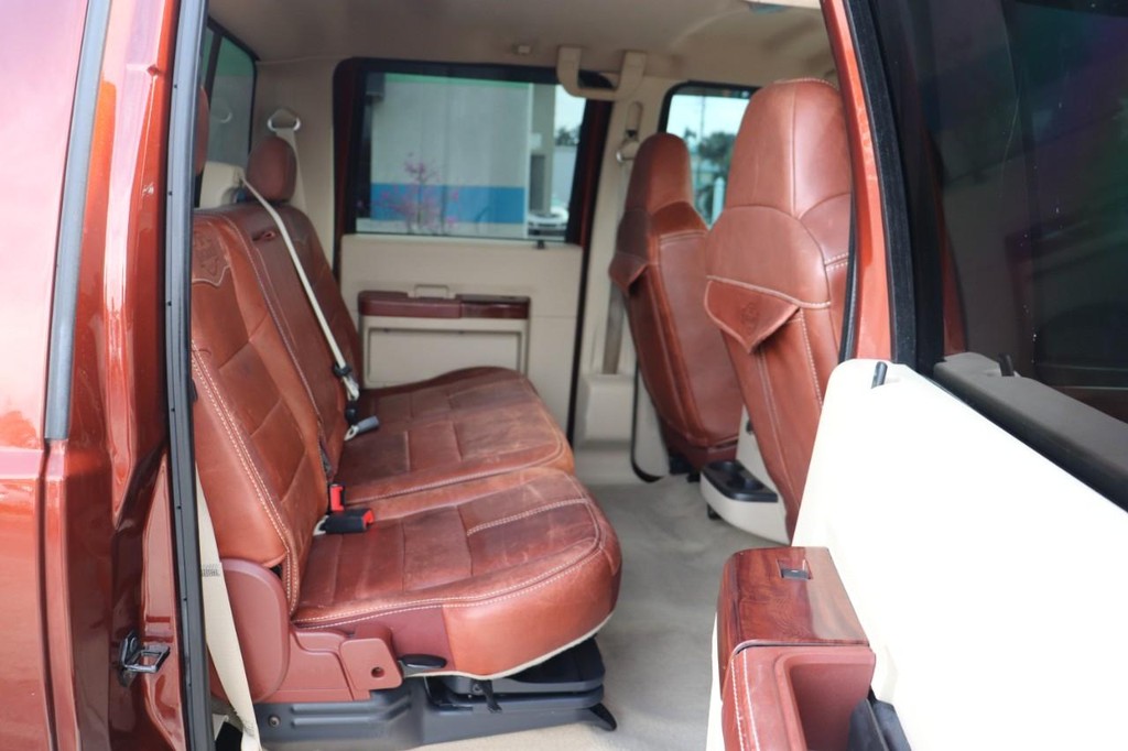 Ford Super Duty F-250 SRW Vehicle Full-screen Gallery Image 19