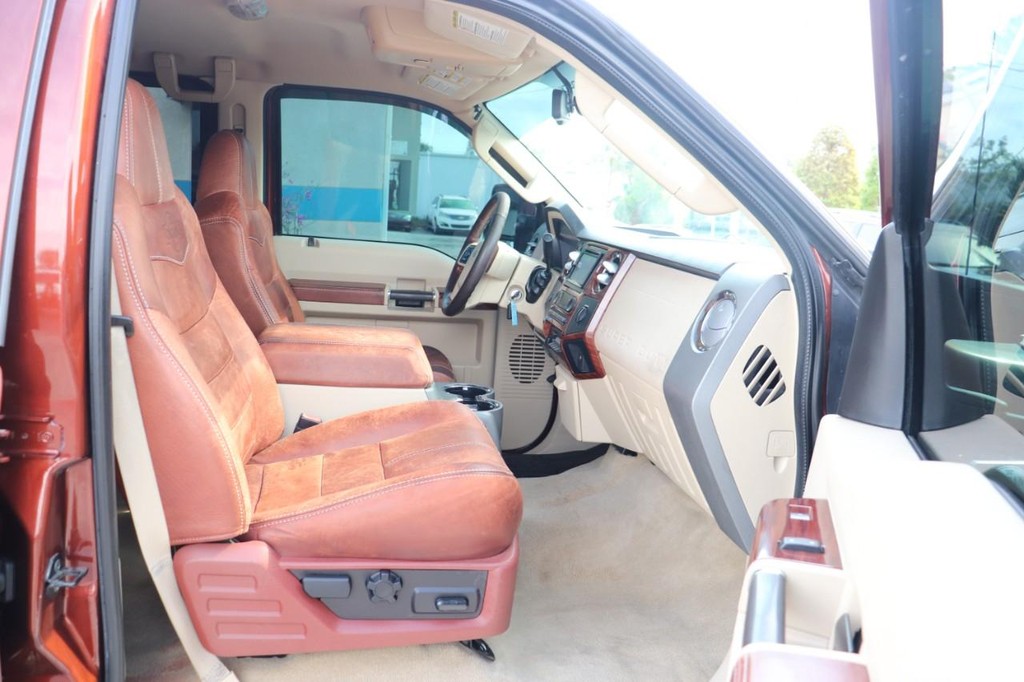 Ford Super Duty F-250 SRW Vehicle Full-screen Gallery Image 22