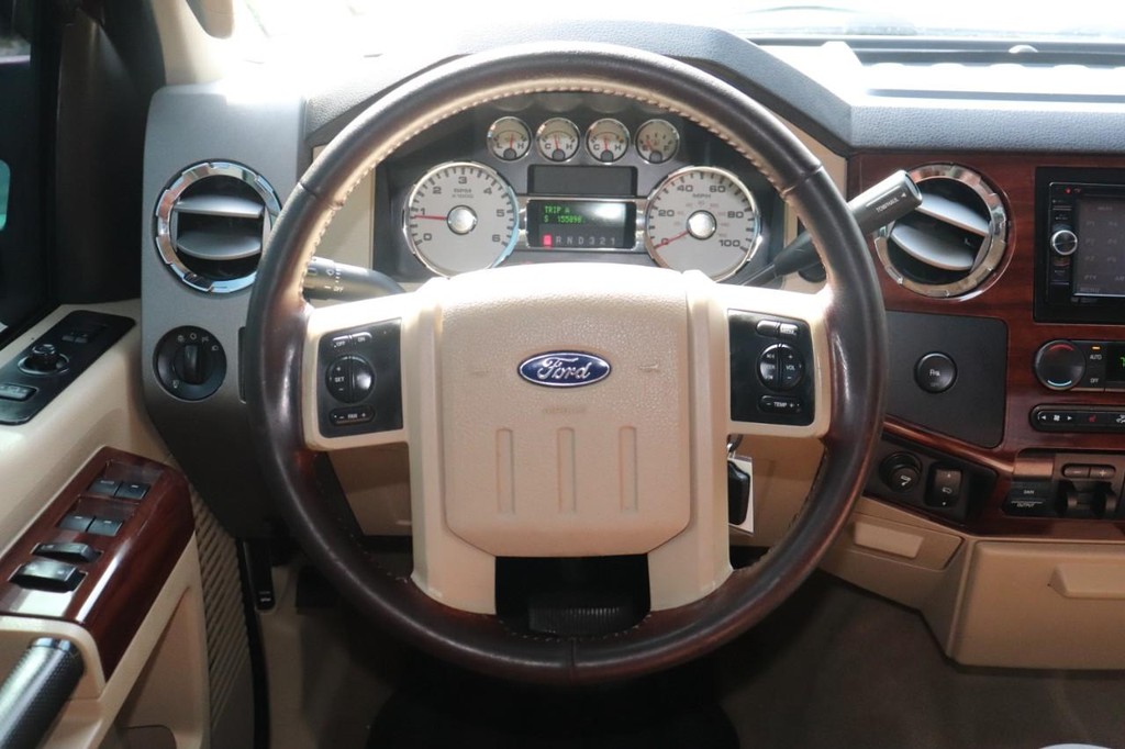 Ford Super Duty F-250 SRW Vehicle Full-screen Gallery Image 24