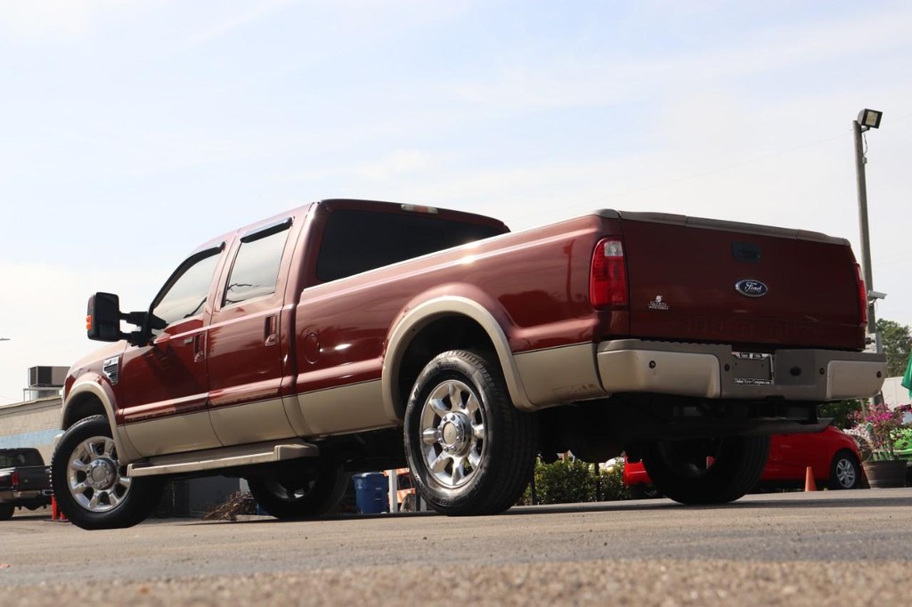 Ford Super Duty F-250 SRW Vehicle Full-screen Gallery Image 27