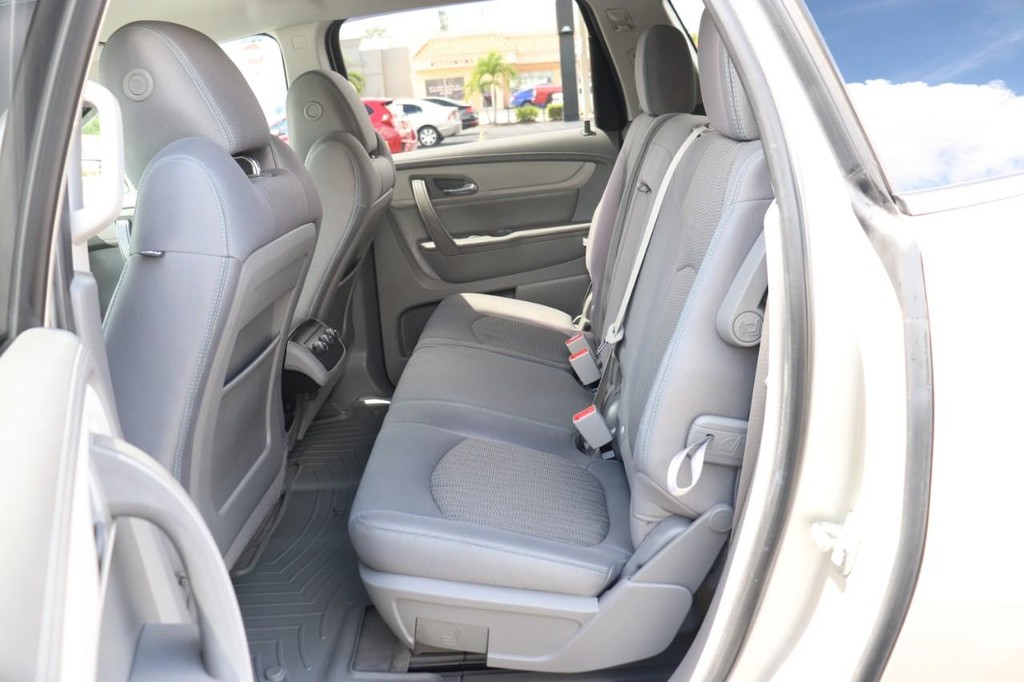 Chevrolet Traverse Vehicle Full-screen Gallery Image 15