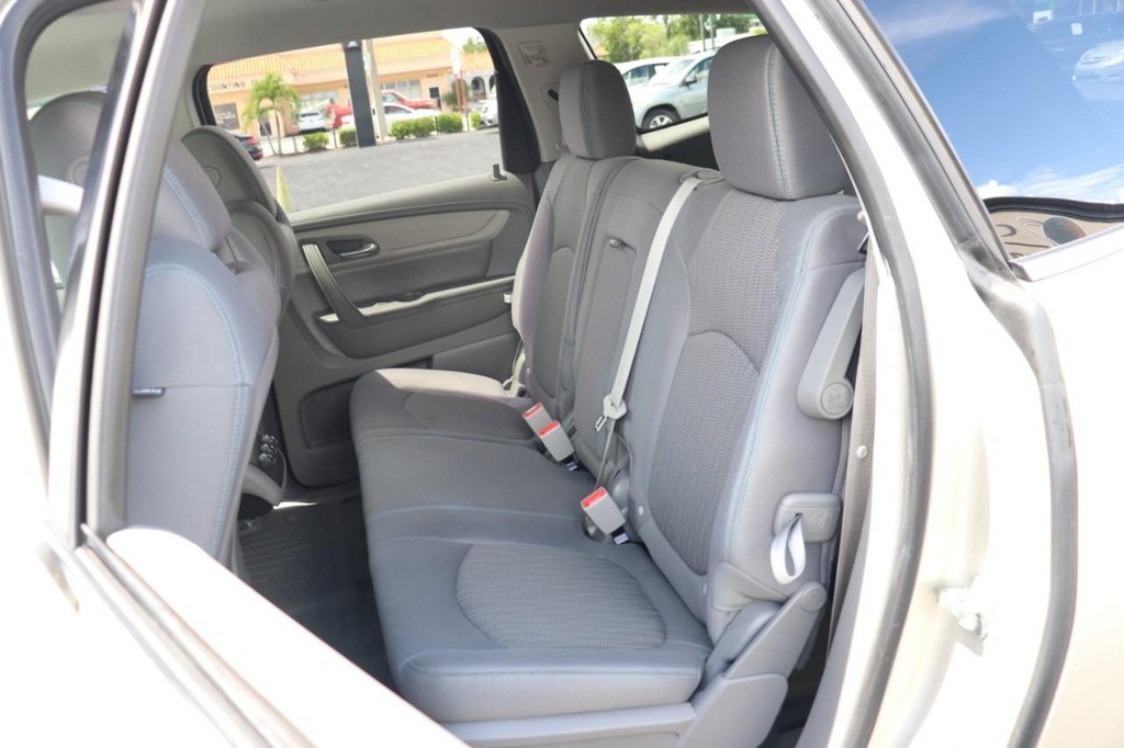 Chevrolet Traverse Vehicle Full-screen Gallery Image 16