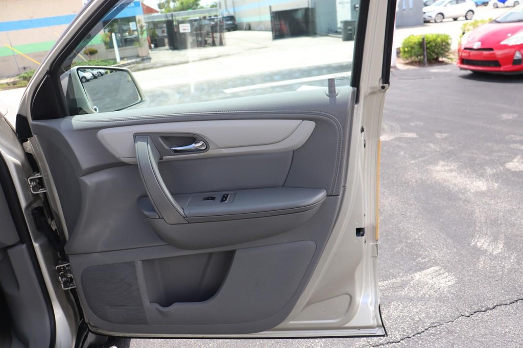 Chevrolet Traverse Vehicle Full-screen Gallery Image 21