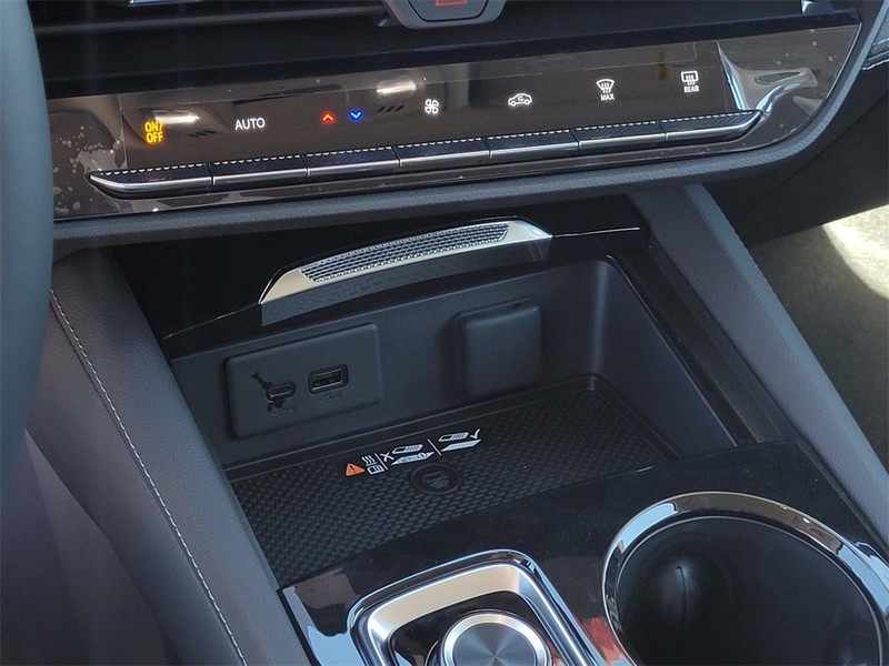 Buick Envision Vehicle Full-screen Gallery Image 18