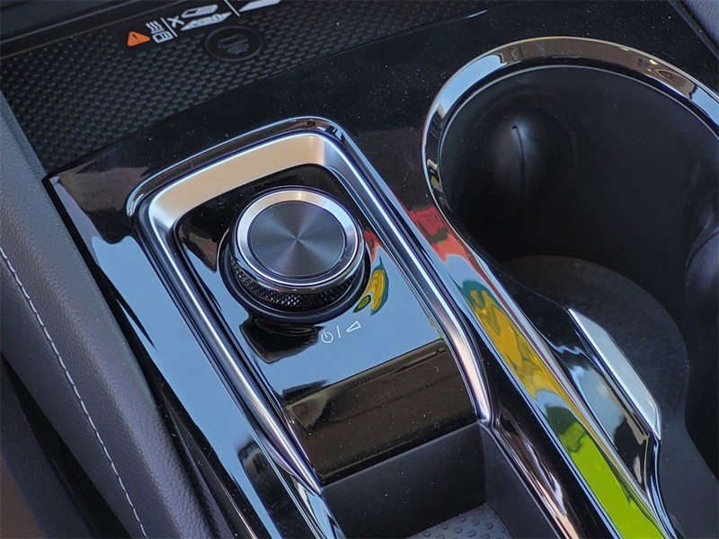 Buick Envision Vehicle Full-screen Gallery Image 19