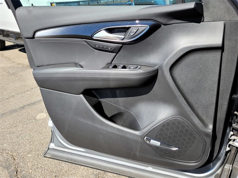 Buick Envision Vehicle Full-screen Gallery Image 26