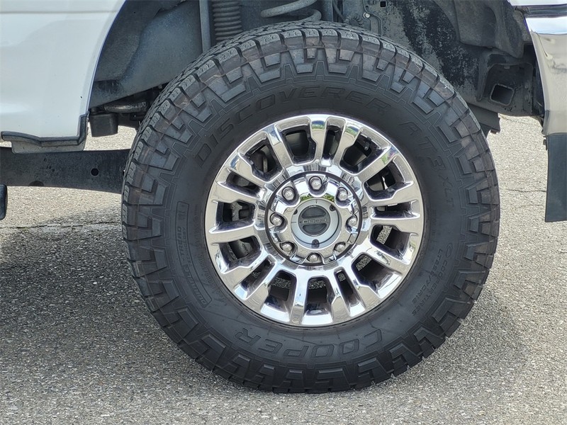 Ford Super Duty F-250 SRW Vehicle Full-screen Gallery Image 04