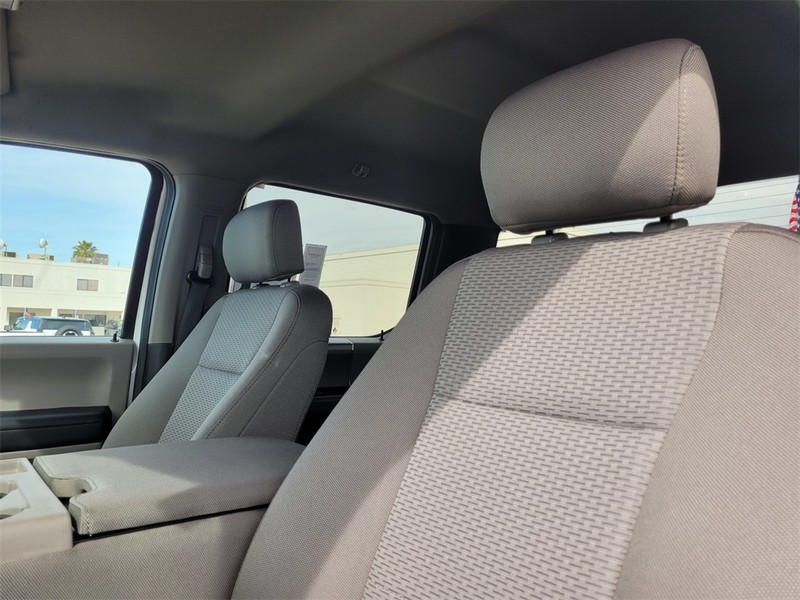 Ford Super Duty F-250 SRW Vehicle Full-screen Gallery Image 08