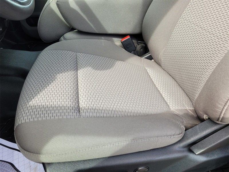 Ford Super Duty F-250 SRW Vehicle Full-screen Gallery Image 09