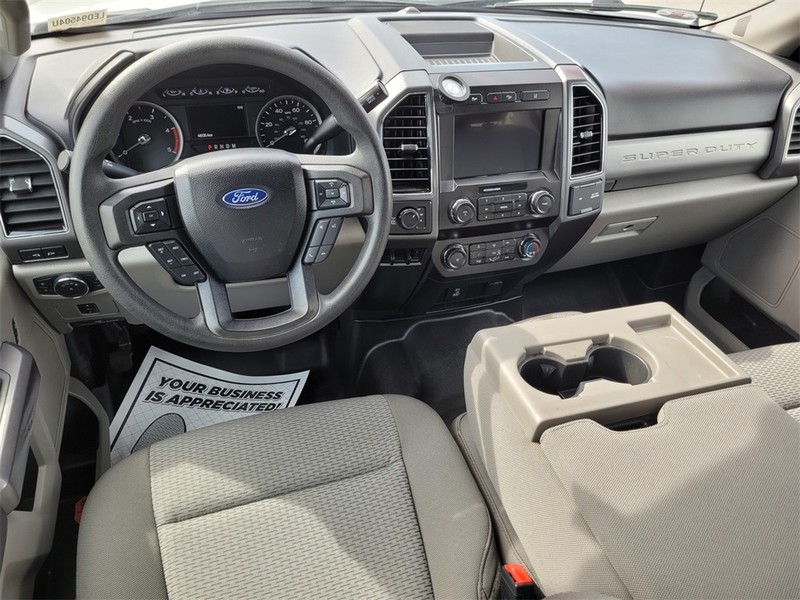 Ford Super Duty F-250 SRW Vehicle Full-screen Gallery Image 11