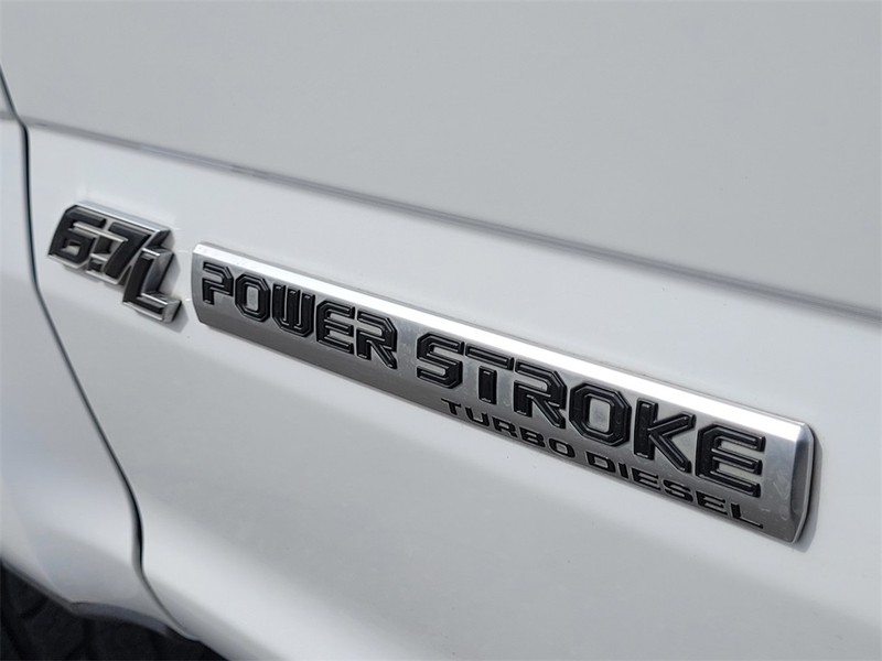 Ford Super Duty F-250 SRW Vehicle Full-screen Gallery Image 13