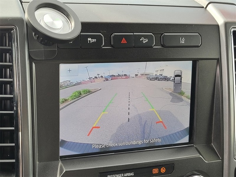 Ford Super Duty F-250 SRW Vehicle Full-screen Gallery Image 17