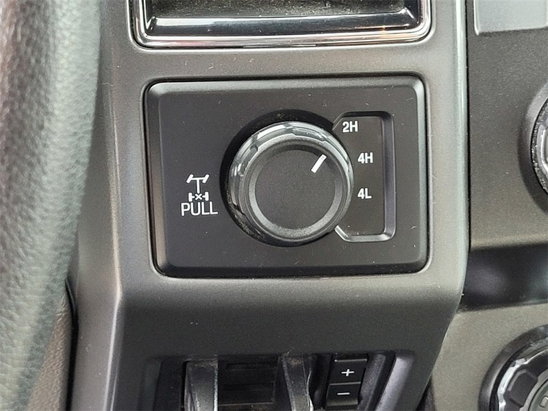 Ford Super Duty F-250 SRW Vehicle Full-screen Gallery Image 21