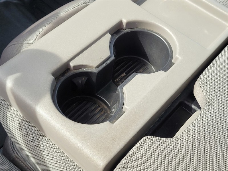 Ford Super Duty F-250 SRW Vehicle Full-screen Gallery Image 22