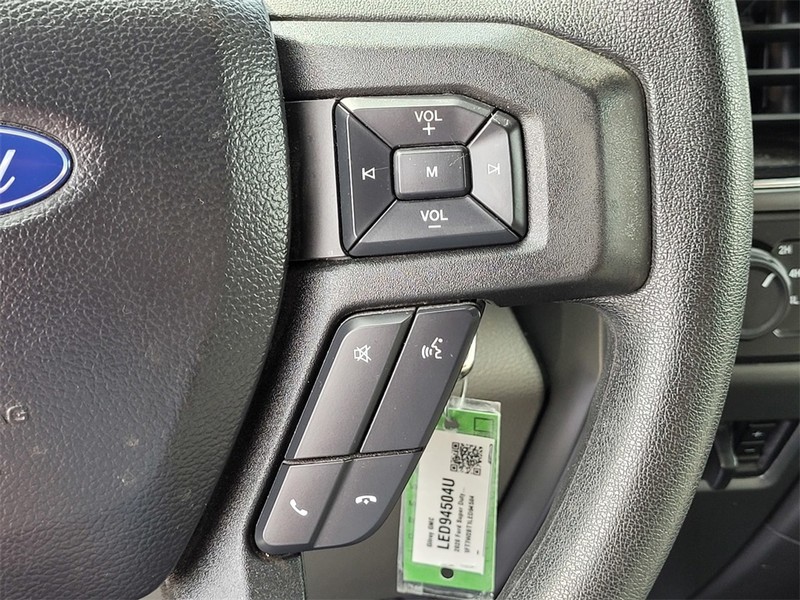 Ford Super Duty F-250 SRW Vehicle Full-screen Gallery Image 23