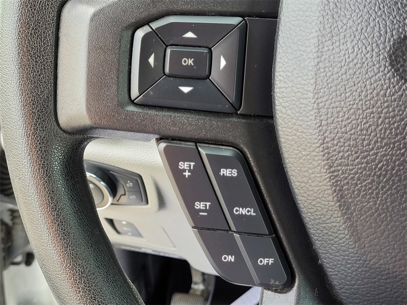 Ford Super Duty F-250 SRW Vehicle Full-screen Gallery Image 24