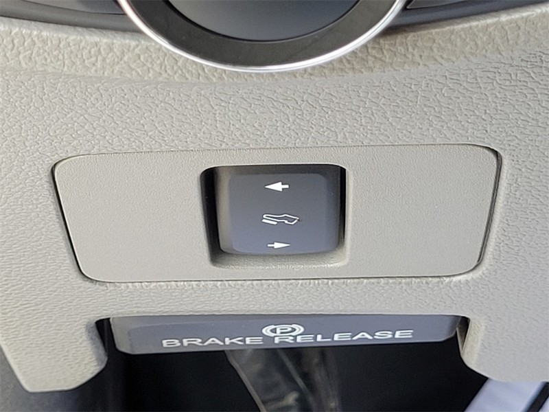 Ford Super Duty F-250 SRW Vehicle Full-screen Gallery Image 27