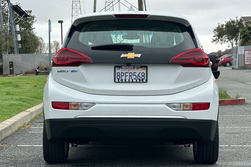 Chevrolet Bolt EV Vehicle Full-screen Gallery Image 05