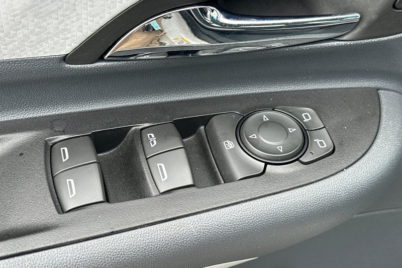 Chevrolet Bolt EV Vehicle Full-screen Gallery Image 12