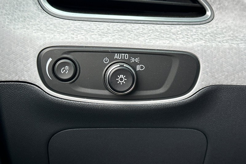 Chevrolet Bolt EV Vehicle Full-screen Gallery Image 34