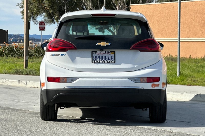 Chevrolet Bolt EV Vehicle Full-screen Gallery Image 05