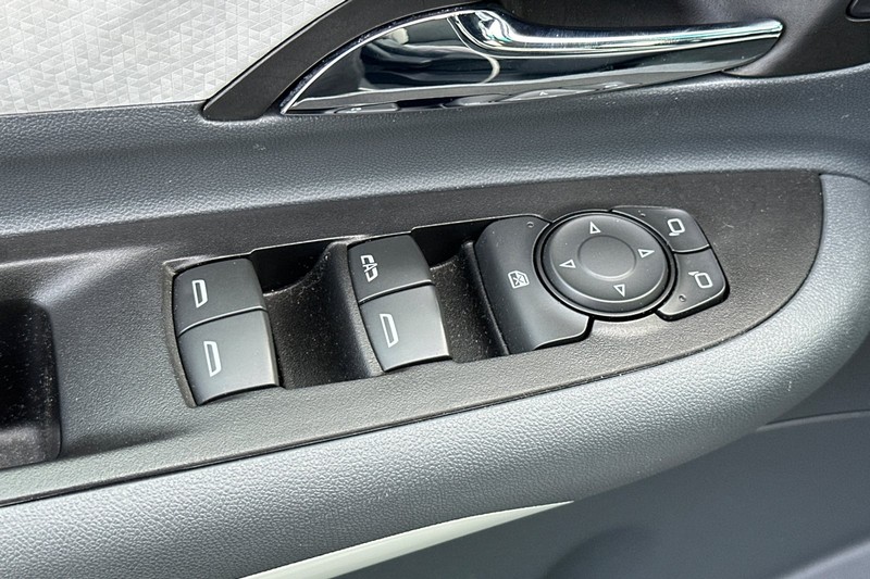 Chevrolet Bolt EV Vehicle Full-screen Gallery Image 12
