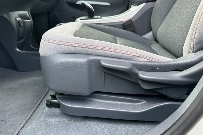 Chevrolet Bolt EV Vehicle Full-screen Gallery Image 13
