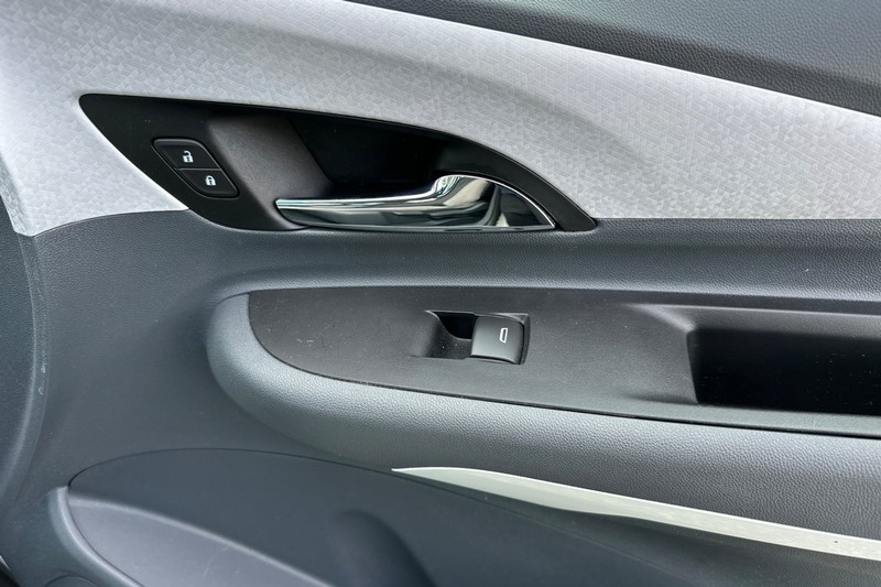 Chevrolet Bolt EV Vehicle Full-screen Gallery Image 21