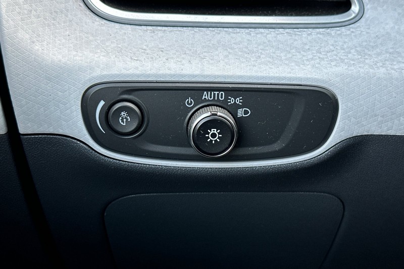Chevrolet Bolt EV Vehicle Full-screen Gallery Image 34