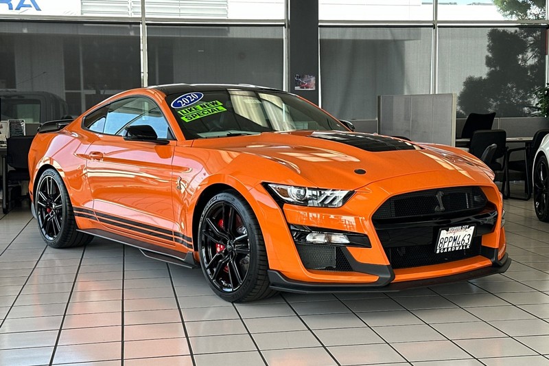 Ford Mustang Vehicle Full-screen Gallery Image 02