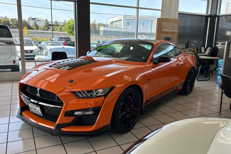 Ford Mustang Vehicle Full-screen Gallery Image 07