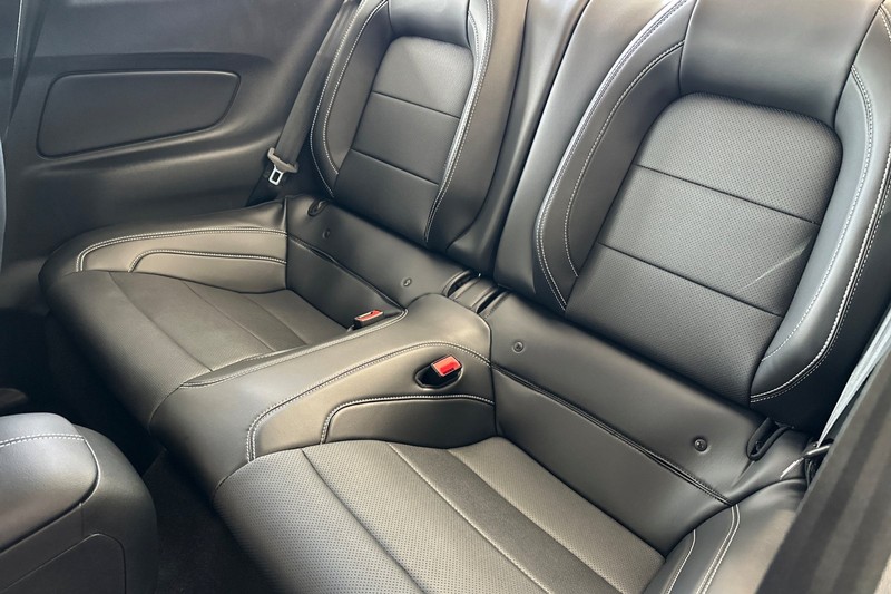 Ford Mustang Vehicle Full-screen Gallery Image 11