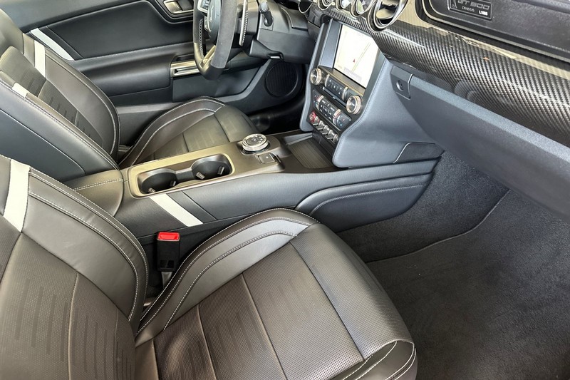 Ford Mustang Vehicle Full-screen Gallery Image 14