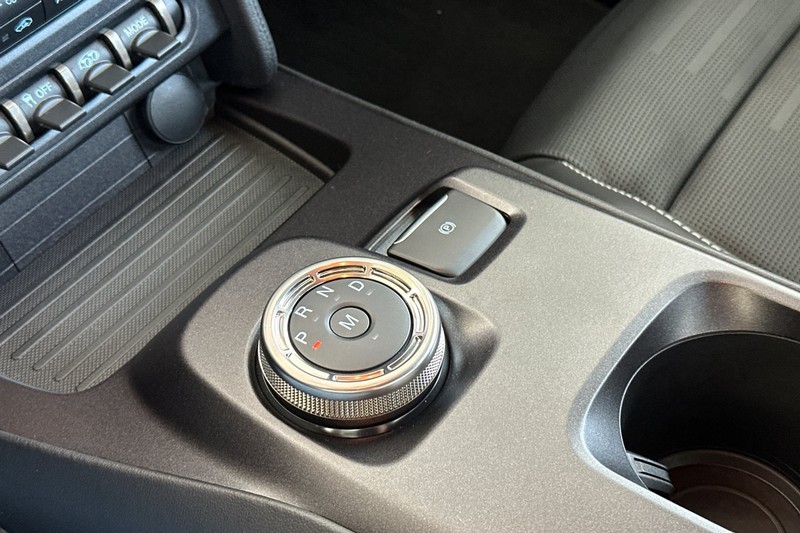 Ford Mustang Vehicle Full-screen Gallery Image 19