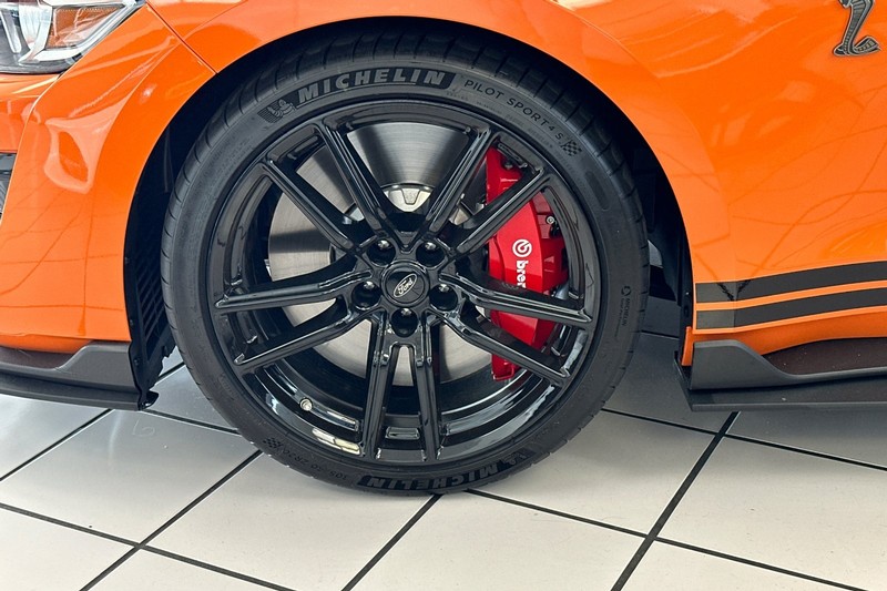 Ford Mustang Vehicle Full-screen Gallery Image 24