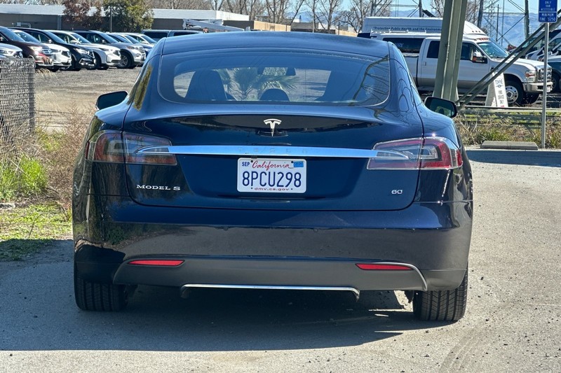 Tesla Model S Vehicle Full-screen Gallery Image 05