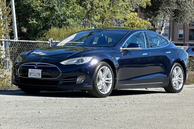 Tesla Model S Vehicle Full-screen Gallery Image 08