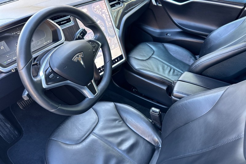 Tesla Model S Vehicle Full-screen Gallery Image 10