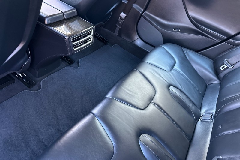 Tesla Model S Vehicle Full-screen Gallery Image 12