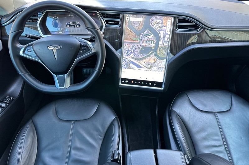 Tesla Model S Vehicle Full-screen Gallery Image 13