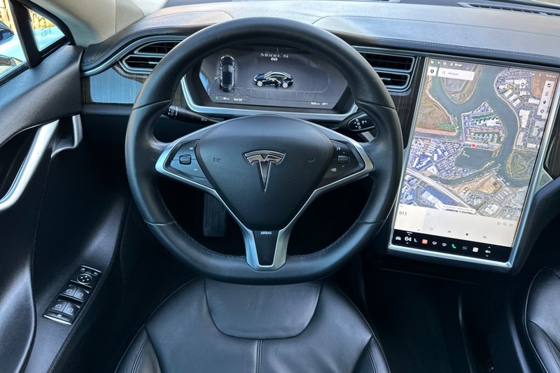 Tesla Model S Vehicle Full-screen Gallery Image 14