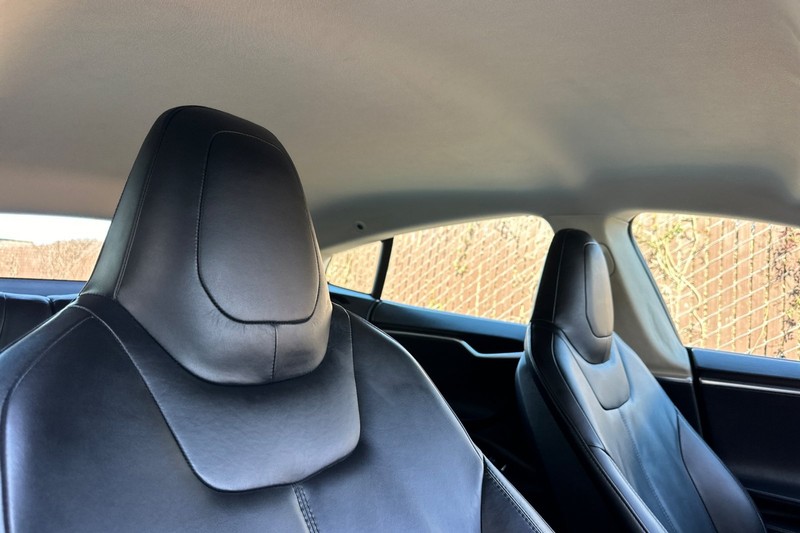 Tesla Model S Vehicle Full-screen Gallery Image 16