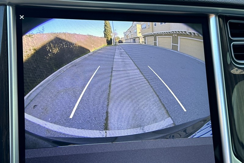 Tesla Model S Vehicle Full-screen Gallery Image 19