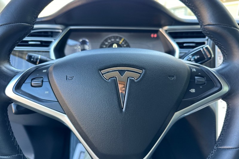 Tesla Model S Vehicle Full-screen Gallery Image 22